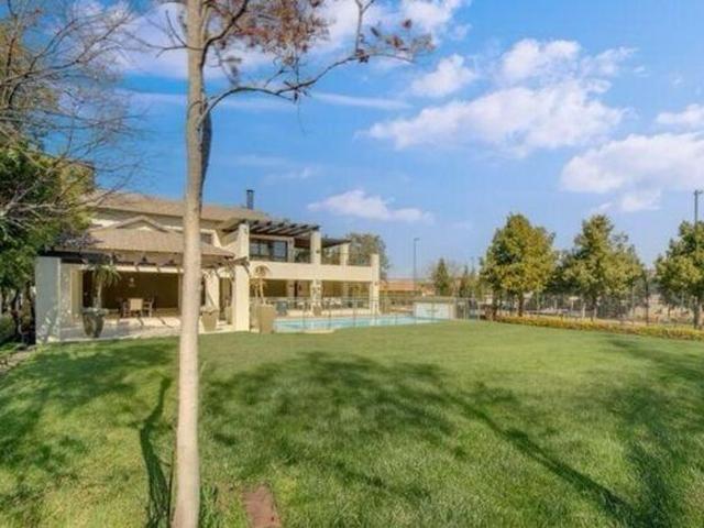 Apartment for rent in Fourways, Randburg