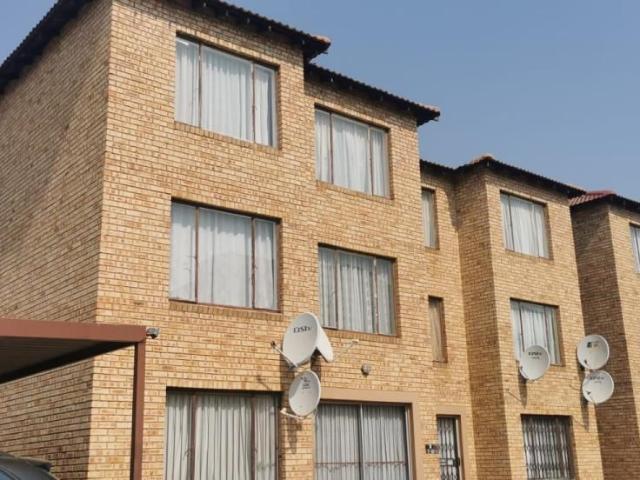 Apartment for rent in Mohlakeng, Gauteng