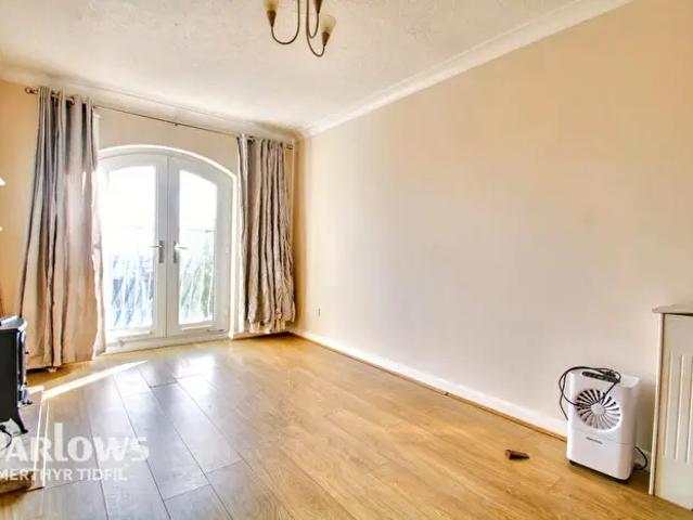 Apartment for rent in Mount Pleasant, Swansea