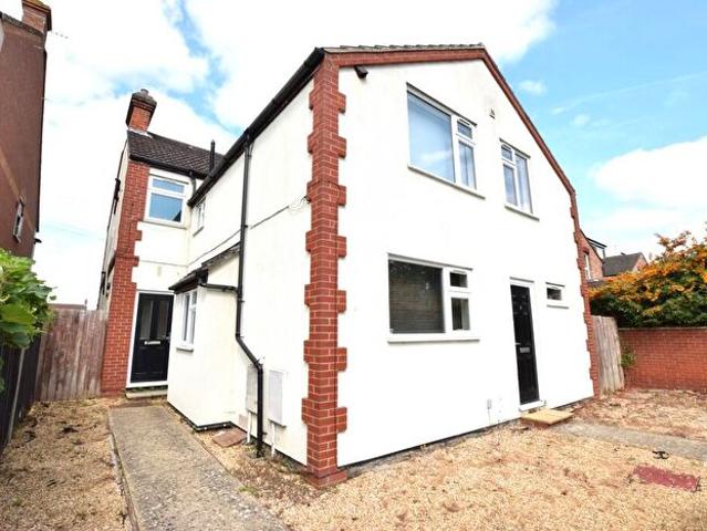 Apartment for rent in Queens Park, Bedford
