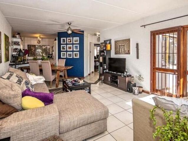 Apartment for rent in Magaliessig, Randburg