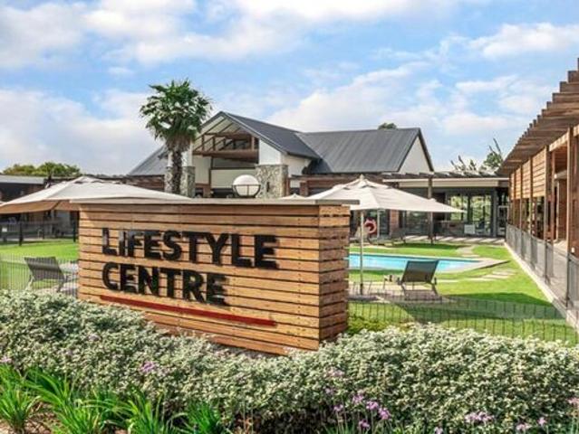 Apartment for rent in Meadowhurst, Randburg