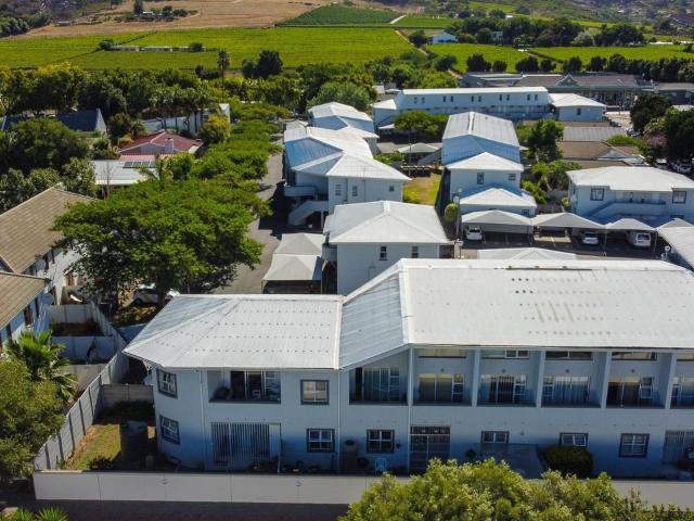 Apartment for rent in Onverwacht, Western Cape