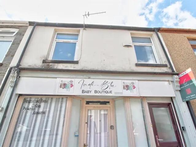 Apartment for rent in Penrhiwceiber, Wales
