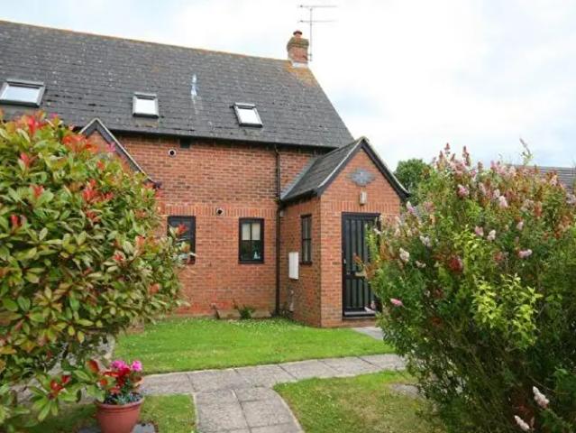 Apartment for rent in Stone with Bishopstone and Hartwell, Stone
