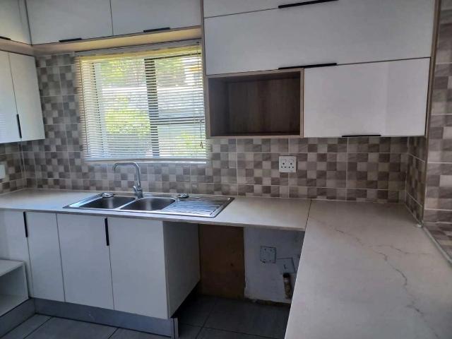 Apartment for rent in Johannesburg Ward 101, Randburg