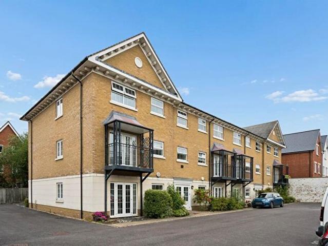 Apartment for rent in Cowley Marsh, The Slade
