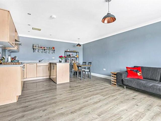 Apartment for rent in Cowley Marsh, The Slade