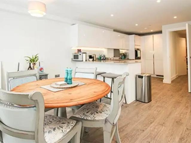 Apartment for rent in Compton Acres, Barton In Fabis