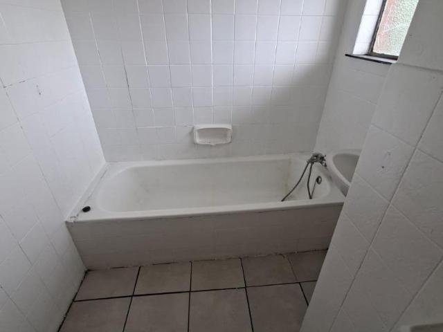 Apartment for rent in Rosettenville, Johannesburg