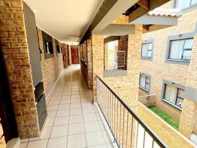 Apartment for rent in Kleinfontein Lake, Benoni
