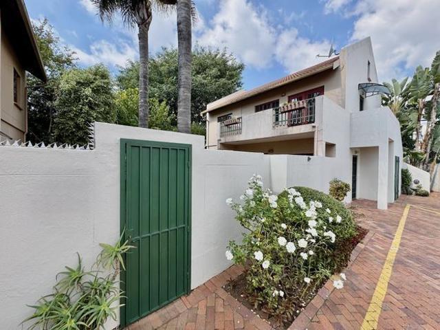 Apartment for rent in Johannesburg Ward 103, Sandton