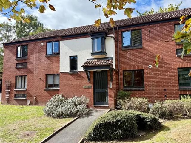 Apartment for rent in Woodloes Park, Green Close