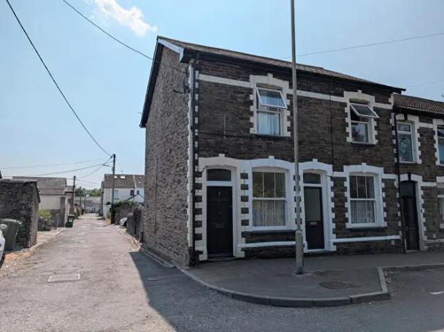 Apartment for rent in Pont-y-Clun, Pontyclun