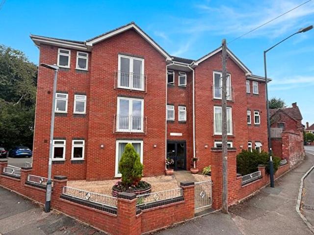 Apartment for rent in Ladyes Hills, Green Close