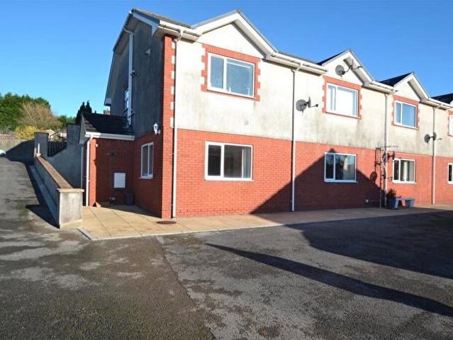 Apartment for rent in Newcastle Higher, Wales