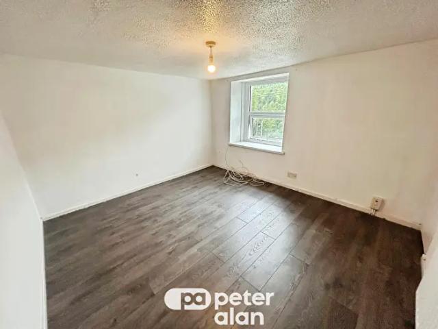 Apartment for rent in Pelenna, Pont-rhyd-y-fen