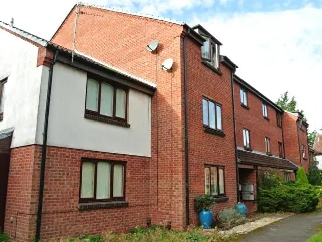 Apartment for rent in Cliff Hill, Green Close