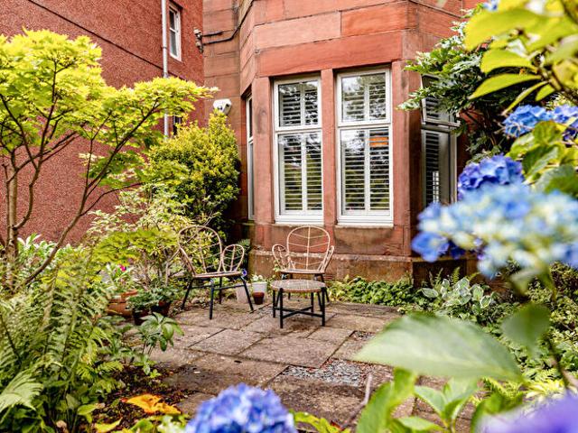 Apartment for rent in Broomhill, Scotland