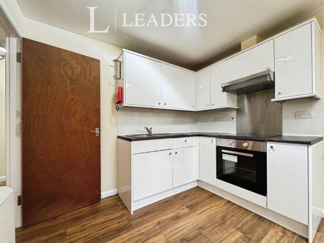 Apartment for rent in Southtown, Stokesby