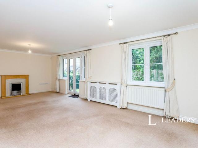Apartment for rent in Roffey, Horsham