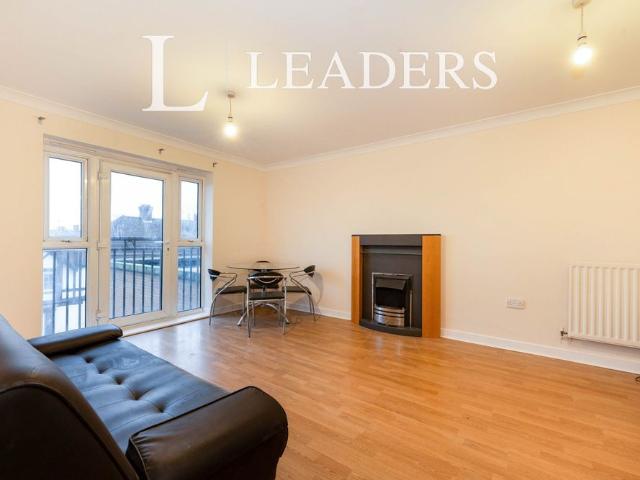 Apartment for rent in Woodcote, Epsom