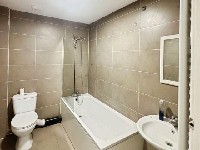 Apartment for rent in Regent Quay, Oad Street