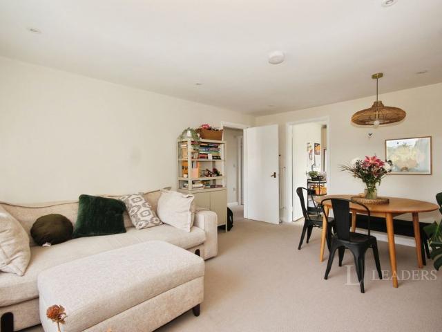 Apartment for rent in Cliff Hill, Green Close