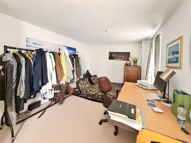 Apartment for rent in Abbey End, Green Close