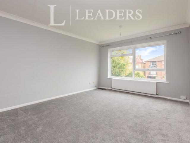 Apartment for rent in Longlands, Greater London
