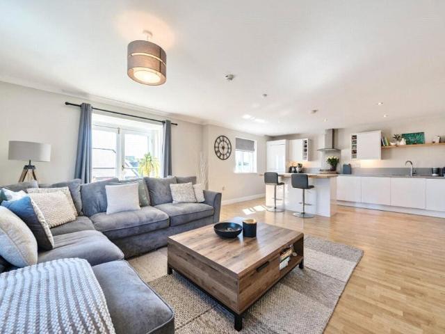 Apartment for rent in Hough Green, Two Mills