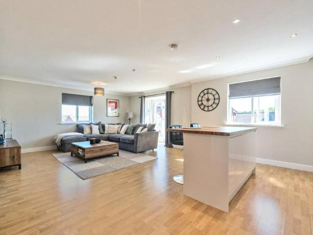Apartment for rent in Hough Green, Two Mills