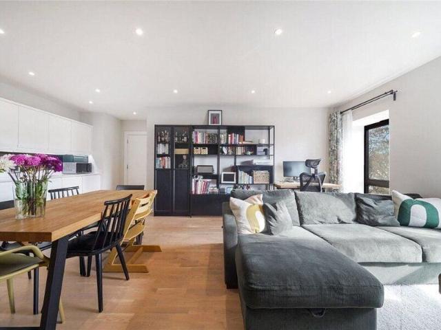Apartment for sale in London Borough of Camden, Greater London