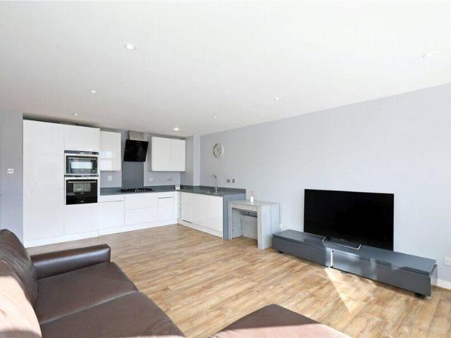 Apartment for sale in Uxbridge, Greater London
