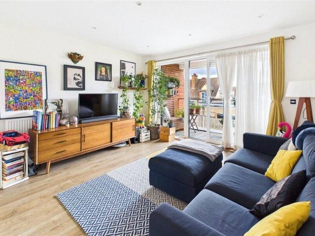Apartment for sale in Cat Hill, England