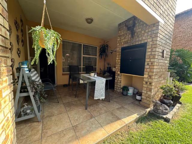 Apartment for sale in Vanderbijlpark, Emfuleni Local Municipality