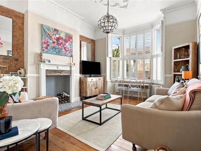 Apartment for sale in Cat Hill, England