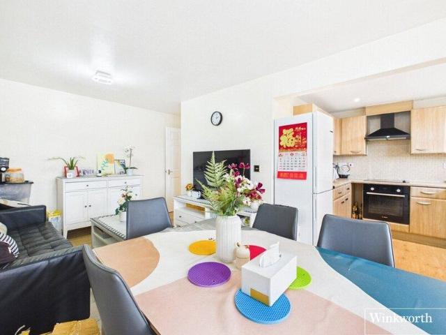 Apartment for sale in Edgware, Greater London