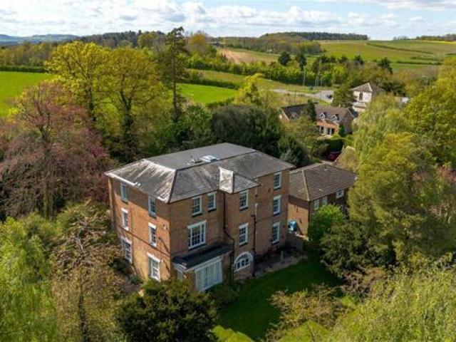 Apartment for sale in Warwickshire