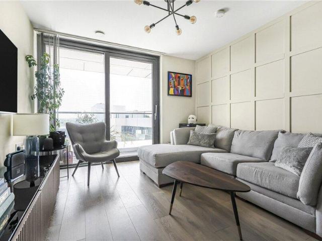 Apartment for sale in Cat Hill, England
