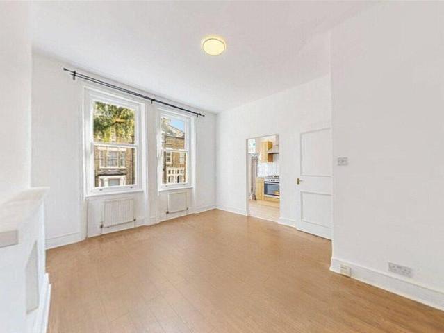 Apartment for sale in Cat Hill, England