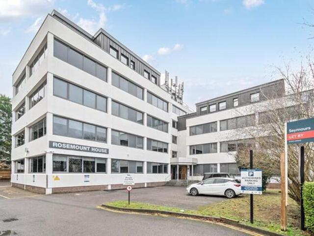 Apartment for sale in Woking, Surrey