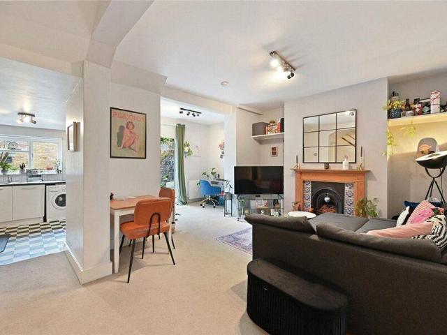Apartment for sale in Brook, Ashford