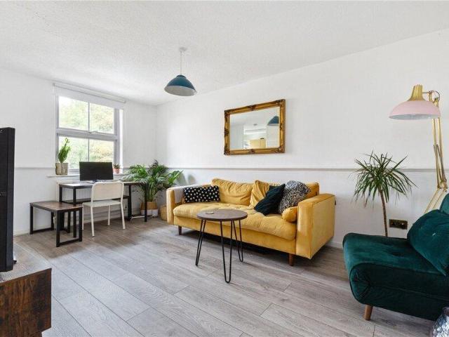 Apartment for sale in Cat Hill, England