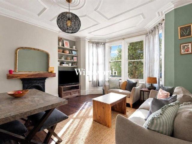 Apartment for sale in Cat Hill, England