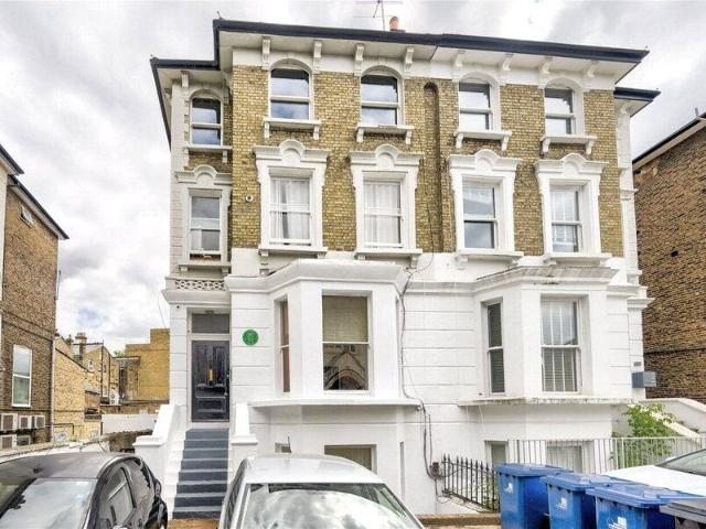 Apartment for sale in Cat Hill, England