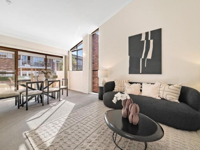 Apartment for sale in Lower North Shore, Sydney