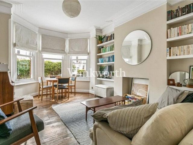 Apartment for sale in Cat Hill, England