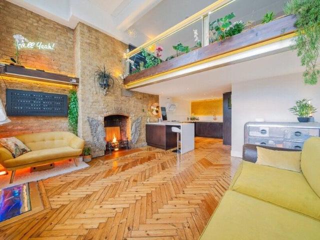 Apartment for sale in Cat Hill, England