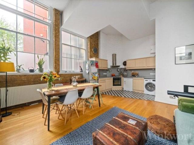 Apartment for sale in Cat Hill, England